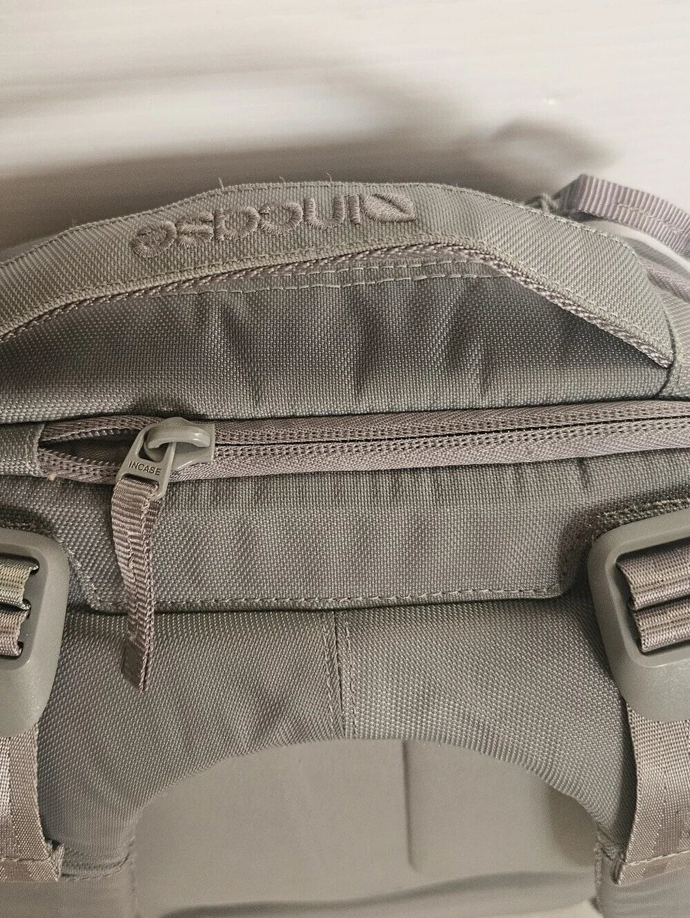 Incase ICON Backpack – Large Tech Backpack Laptop Tablet Phone pockets Gray